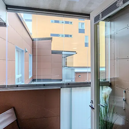 Ydinkeskustan Uusi Kahden Makuuhuoneen Huoneisto, Sauna Ja 2 Wc